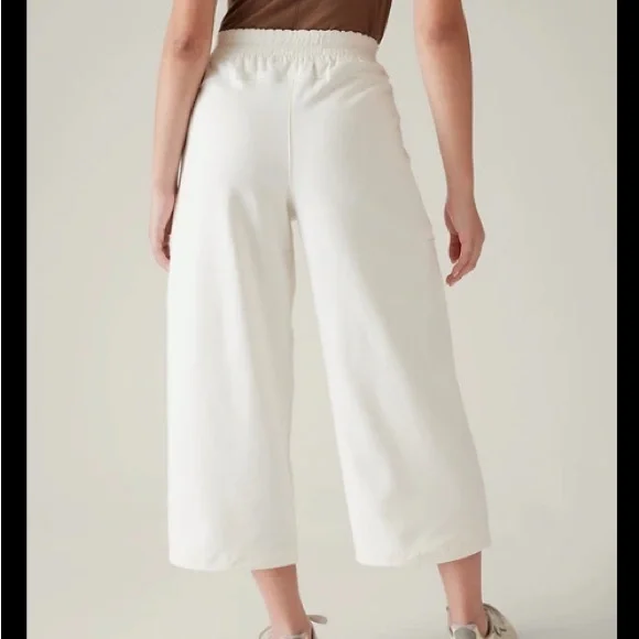 NWT Athleta wide leg sweatpants cropped white cream XL triumph hybrid capris - Picture 2 of 16